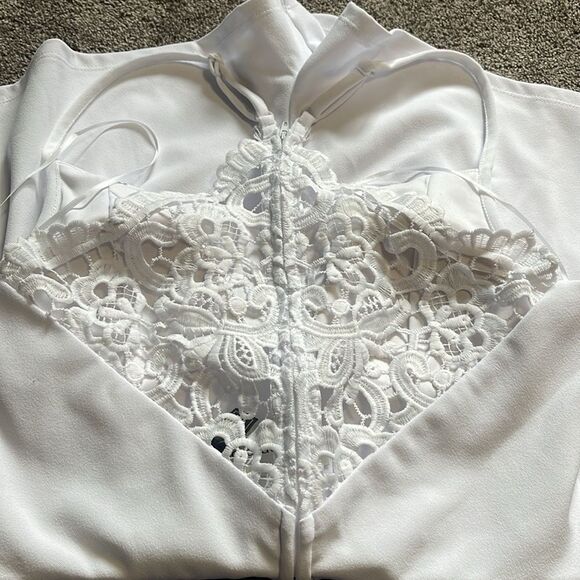 NWT Francesca’s white romper Size M Romper has crochet back & adjustable straps. - Picture 5 of 15